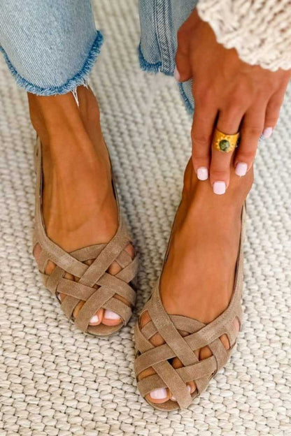 Platte sandalen met open neus en gevlochten kruisbandjes