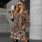 👗 Elegante V-hals Jurk Met Lange Mouwen – Gedurfde Print (Luipaard Stijl) & Veelzijdig Stylen!