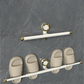 ✨ Oprolbaar Slipperrek met Zuignap – Elegante Goudaccenten, Boorvrije Installatie & Multifunctioneel Ontwerp (Tuinig Slippers & Handdoeken in Badkamer & Keuken!)
